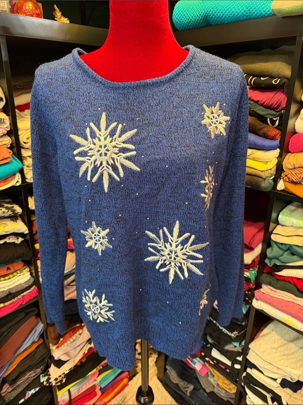 #464. 🪷 blue embroidered snow flake sweater. Xl